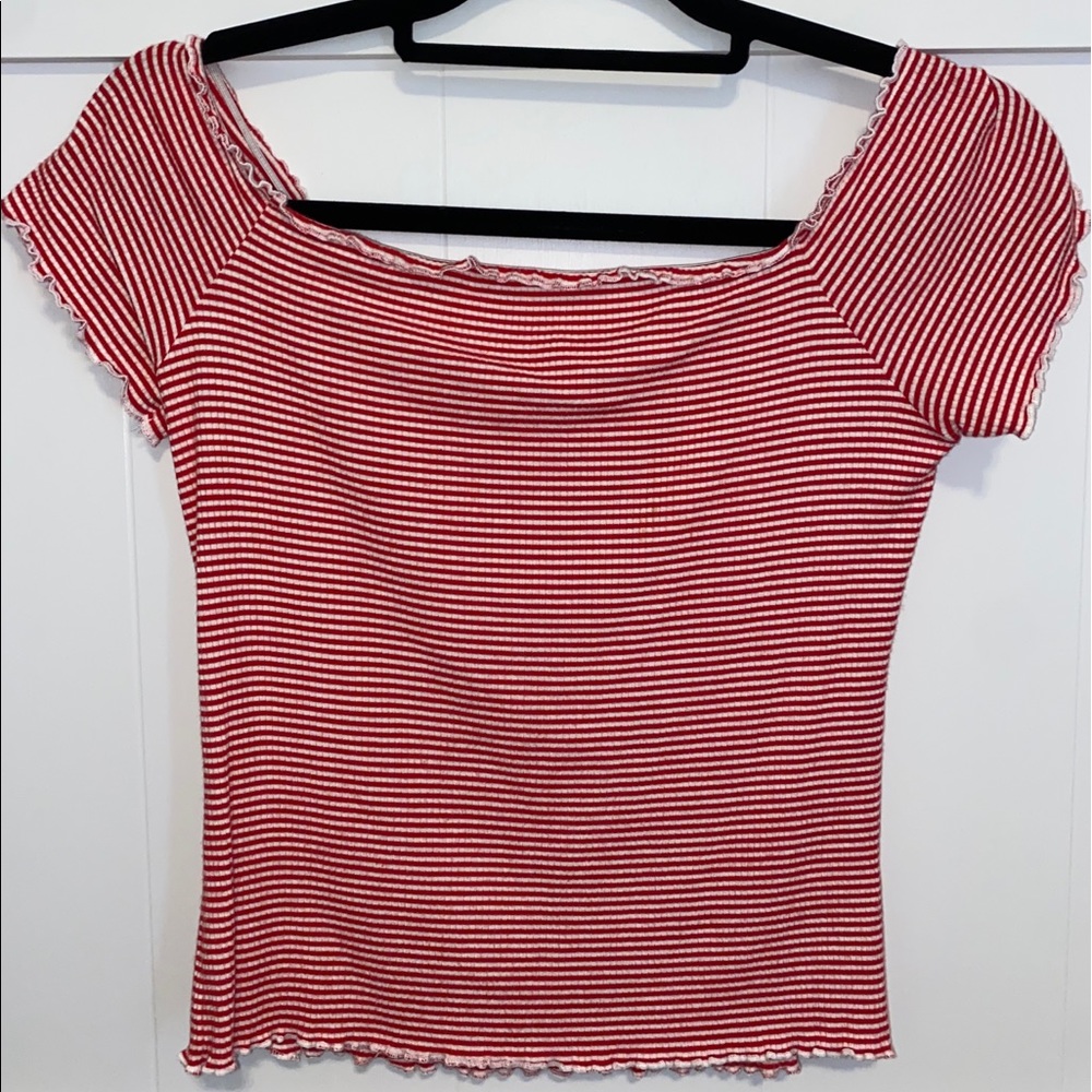 Off the shoulder stripped top!
